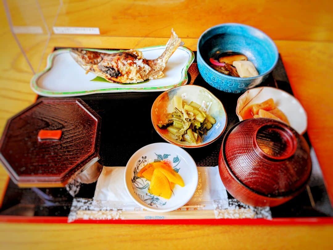 のとろ館のひらめの塩焼き定食